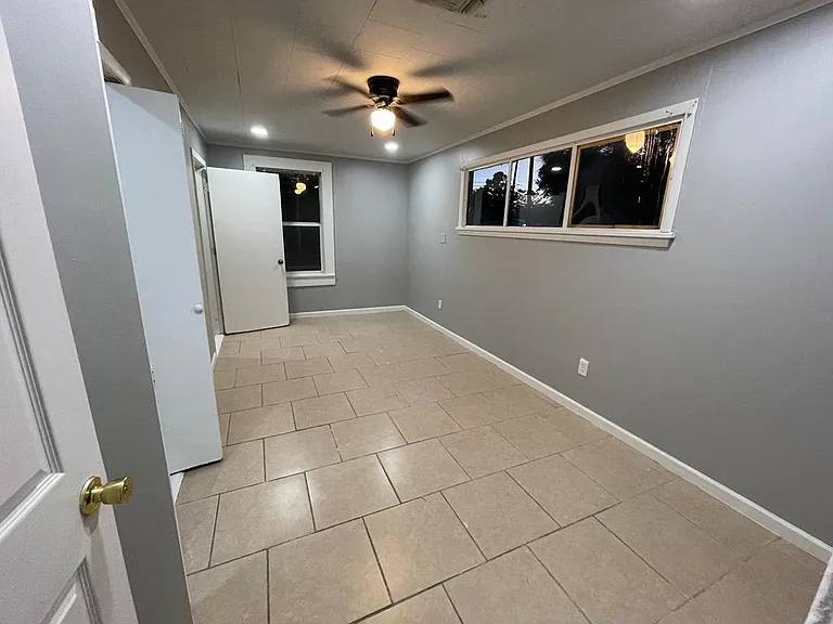 1050 Desoto St — Photo 13