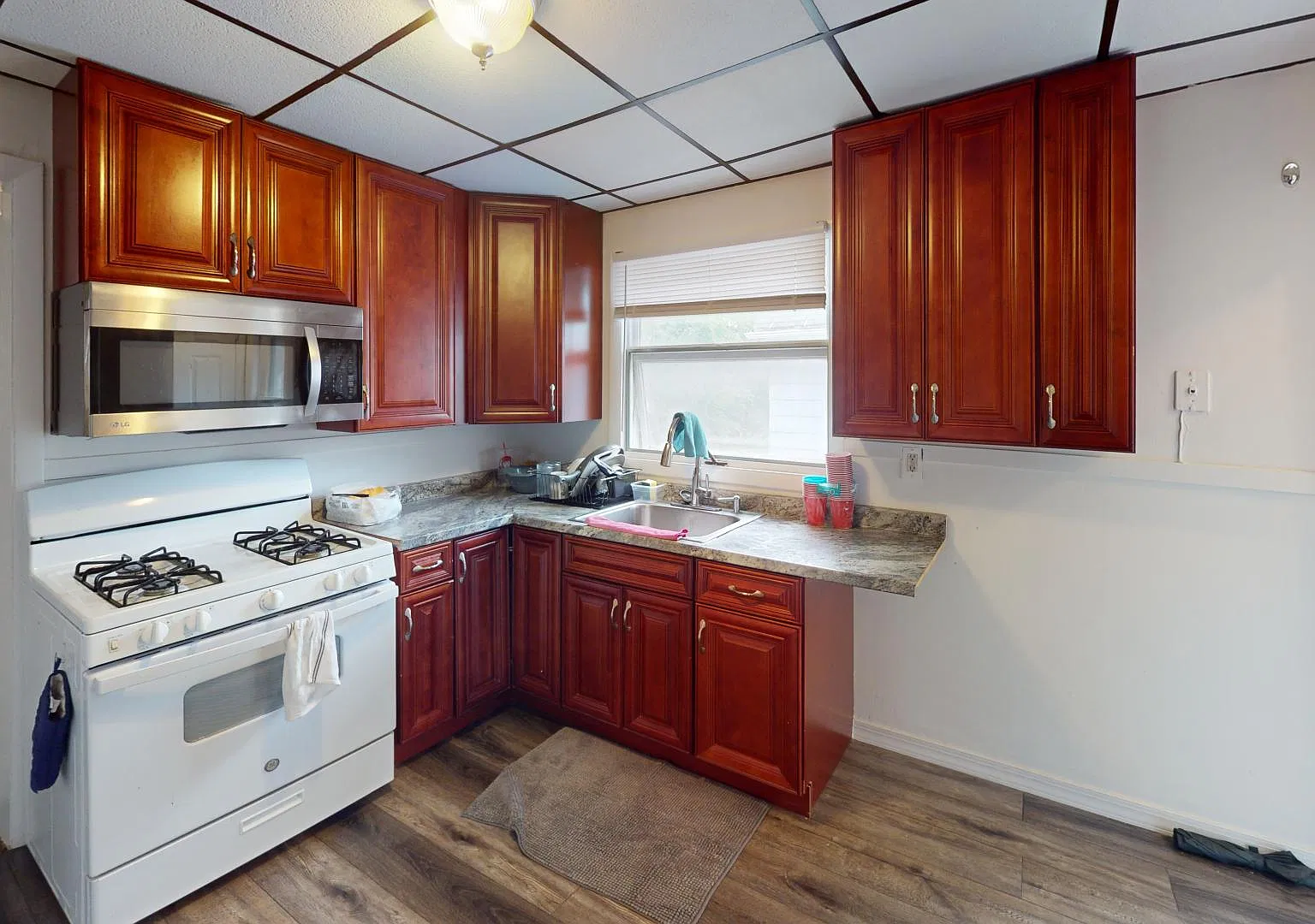 3 bed, $1,950 — Photo 2