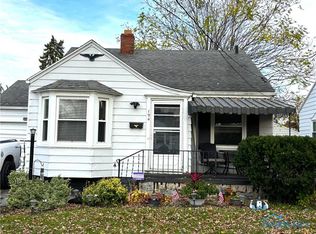 194 Windsor Dr, Rossford, OH 43460