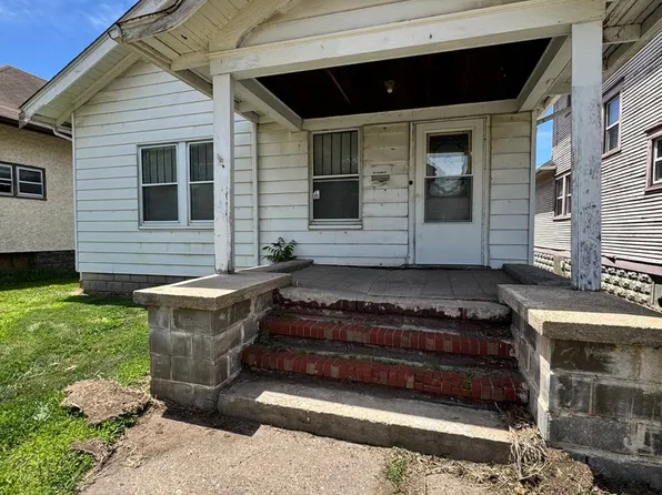 1204 Glenhurst Ct, Rock Island, IL 61201