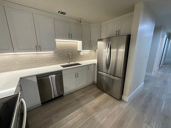 3rd image of 560 E South Temple APT 506