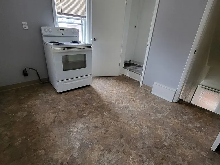 2078 Fairview Ave — Photo 2