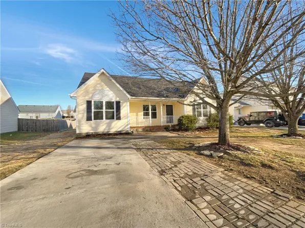 210 Old Treybrooke Dr, Greensboro, NC 27406