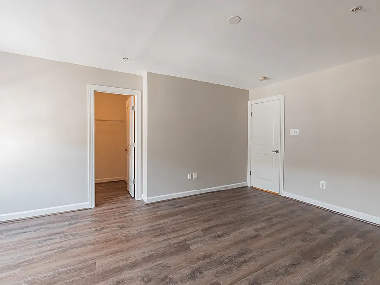 513 Girard St — Photo 20