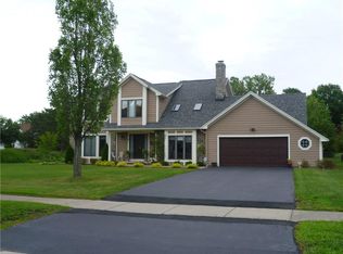 8 Autumn Pl, Pittsford, NY 14534