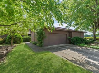115 W Whitehall Ct, Urbana, IL