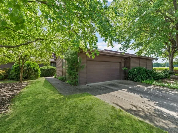 115 W Whitehall Ct, Urbana, IL 61801