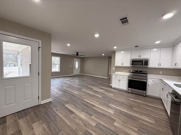 5th image of 154 Cartwright Ave