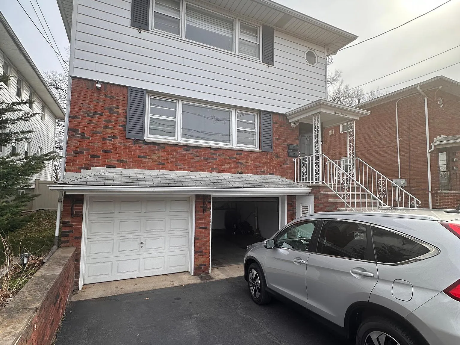 311 Kennedy Dr — Photo 2