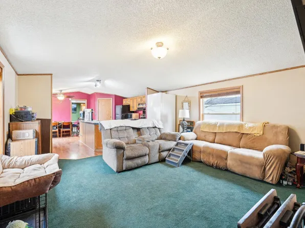 9004 Birchview Ln NE, Ham Lake, MN 55304