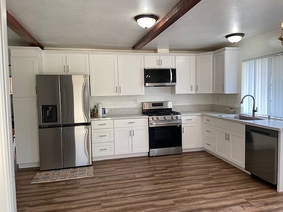 Kitchen / Dining.