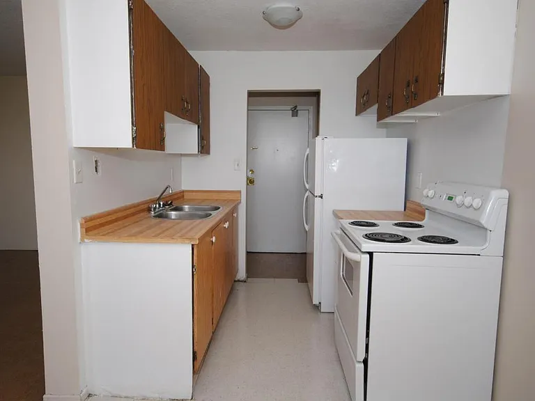 2772 Barton St E — Photo 7