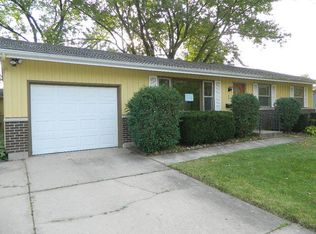 481 Martin Dr, South Elgin, IL 60177