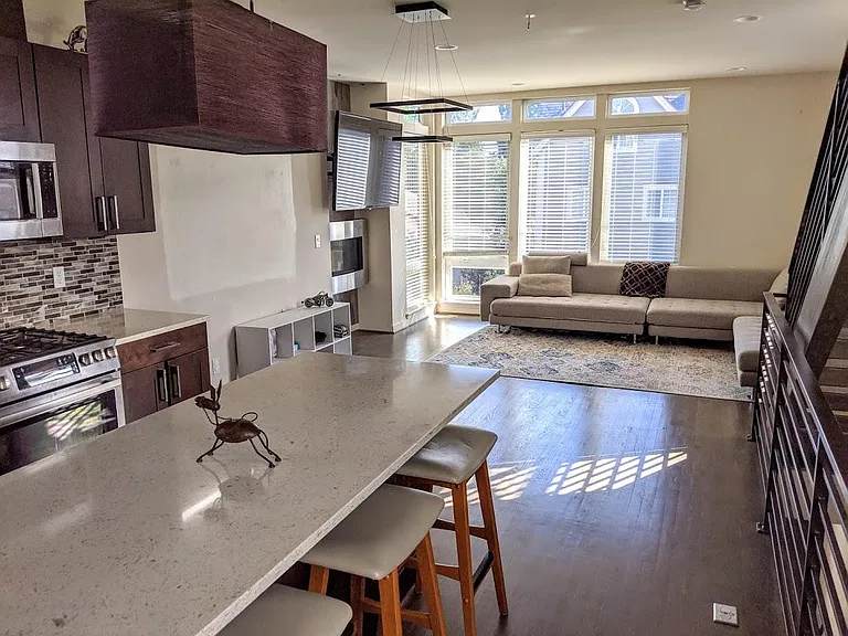 7465 Woodlawn Ave NE — Photo 10