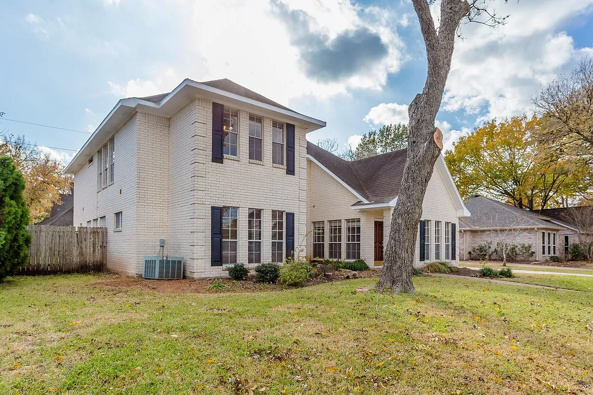 Building Photo - 1703 Plantation Dr