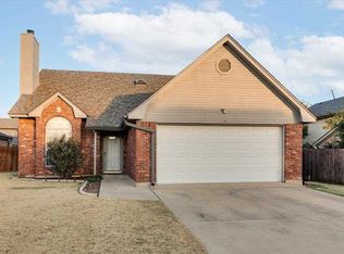 1910 SW 44th St, Lawton, OK 73505