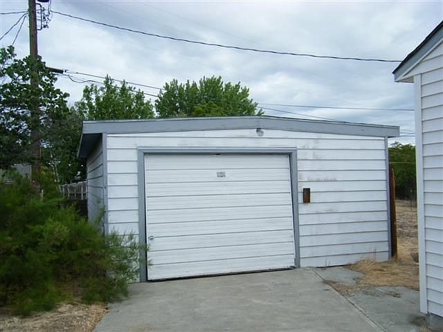 2nd image of 418 W 10th Ave