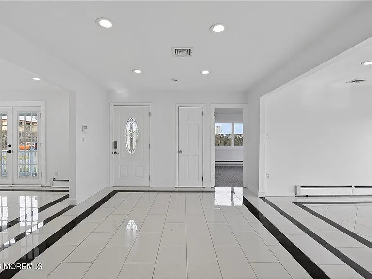 8 Pullman Ave — Photo 12