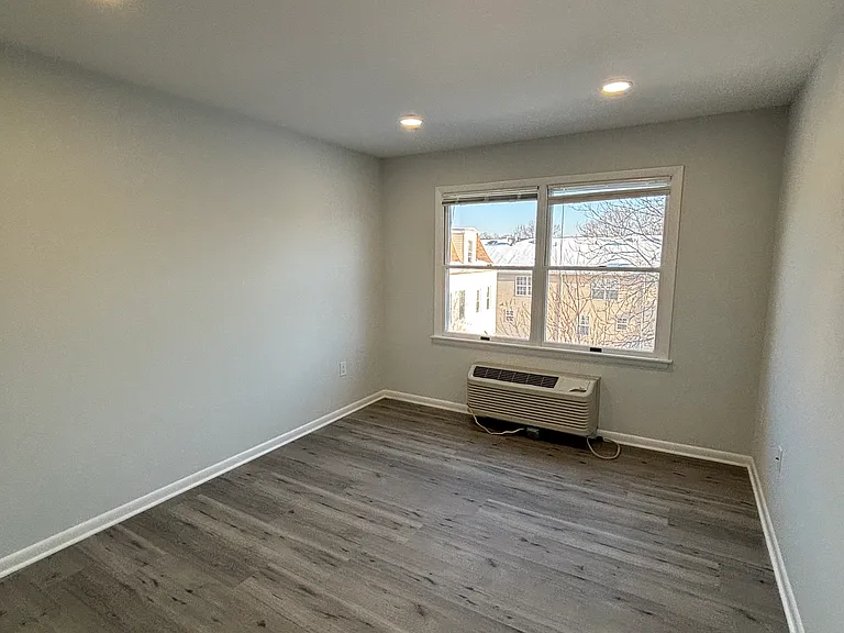 1036 Chancellor Ave #6 — Photo 10