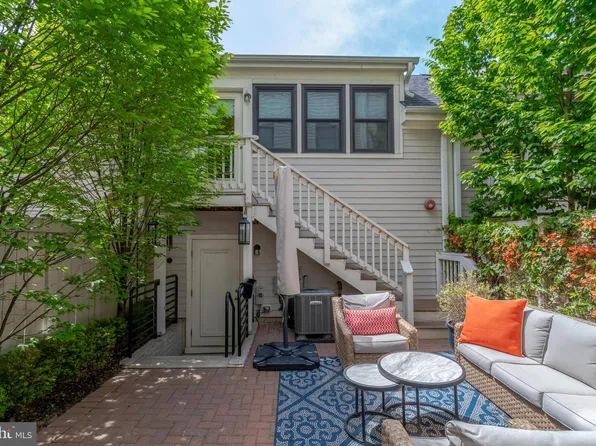 2104 Main Line Blvd, Alexandria, VA 22301