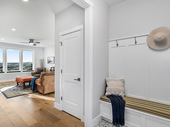 5th image of 444 SE Wildflower Dr