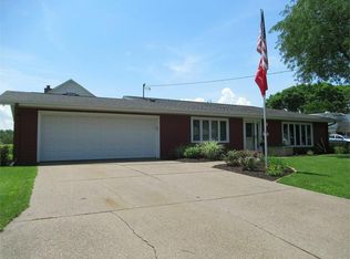 2100 Ridgewood Ave, Muscatine, IA 52761