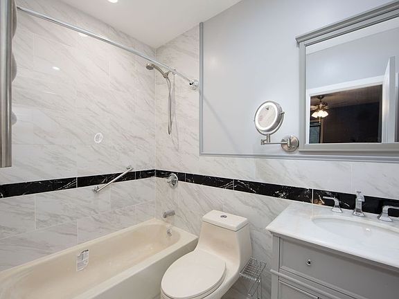5th image of 303 Hart St APT 3