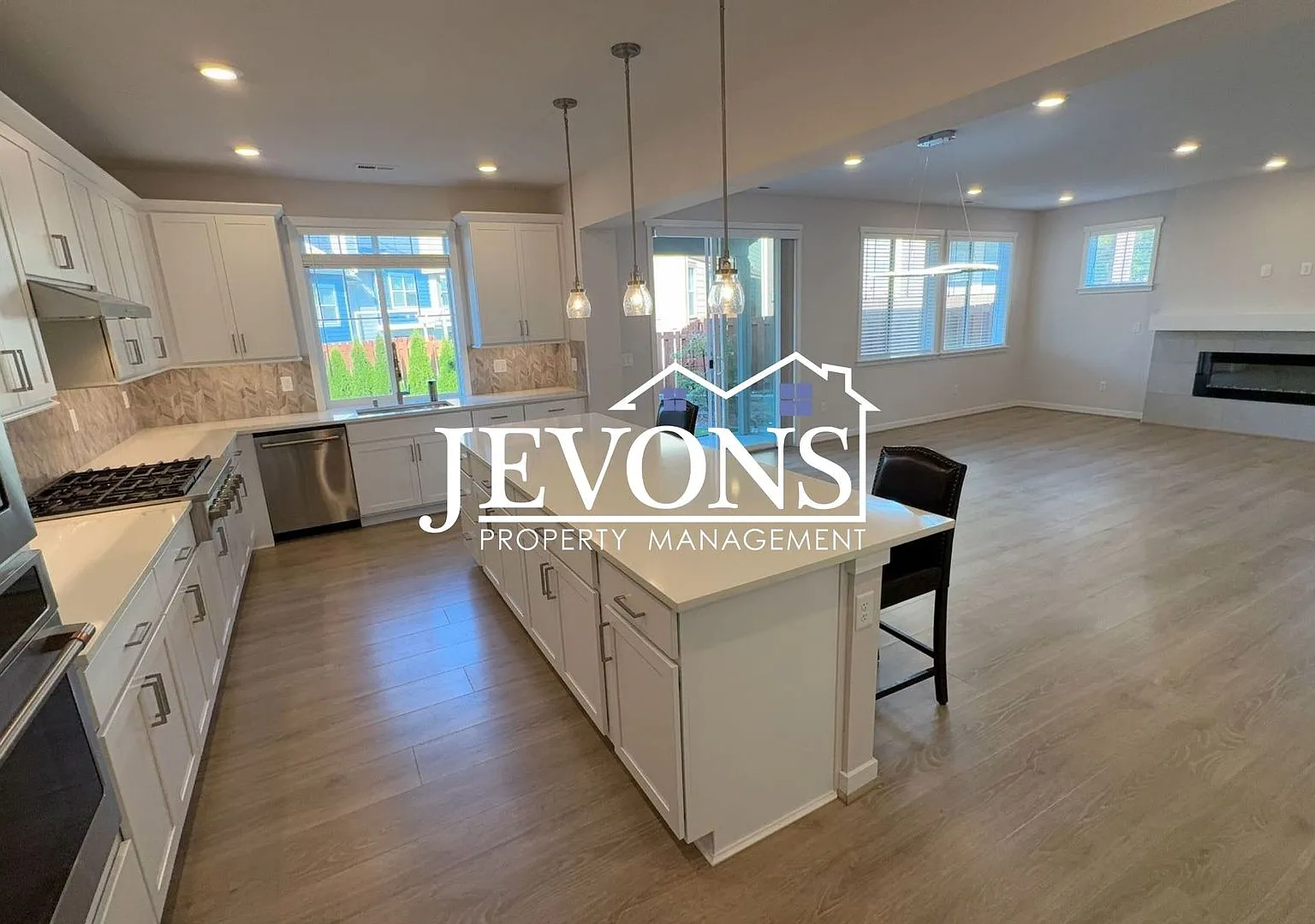 Newly Built 5BR/3BA Issaquah Highlands Home 2-Car Garage & W/D Included — Photo 4