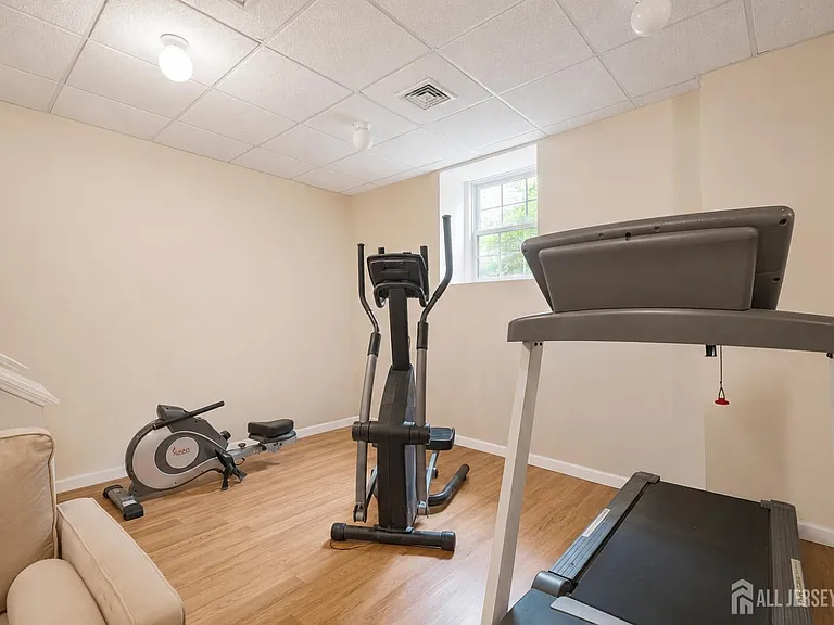 812 Columbus Ave — Photo 30