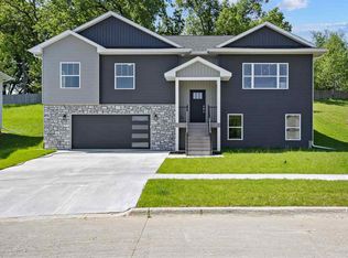 706 Silver Ln, Iowa City, IA 52245