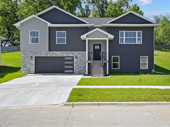 706 Silver Ln, Iowa City, IA 52245