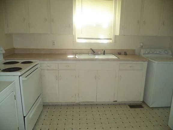 5th image of 707 Roanoke Ave