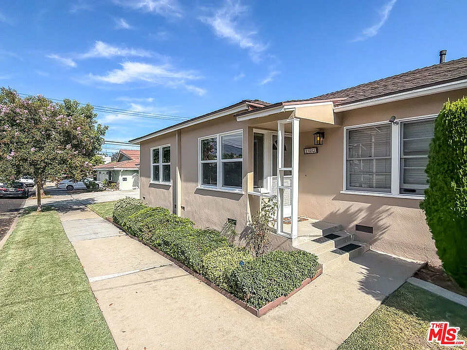 1 bed, 1.0 bath, 700 sqft, $2,450 — Photo 3