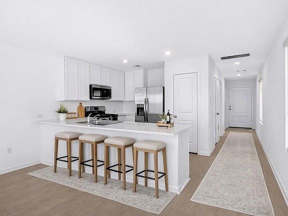 4th image of 914 Pertuso Ln