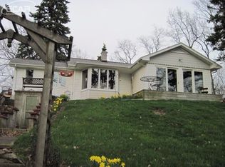 12120 Mantawauka Dr, Fenton, MI