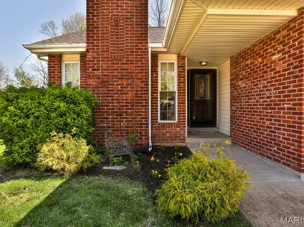 8600 Glenmont Ct, Saint Louis, MO 63123