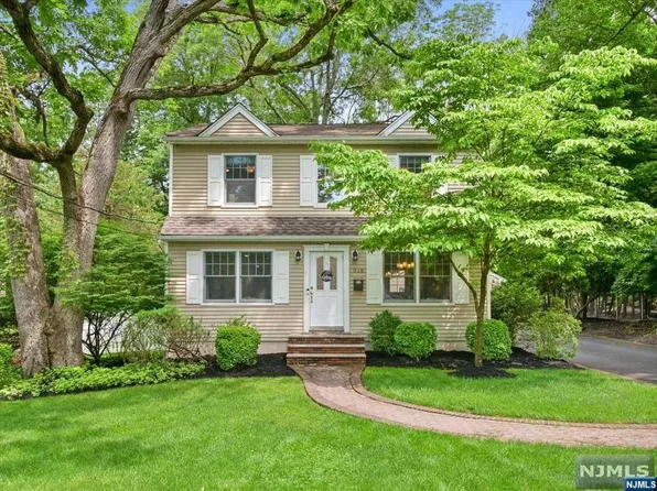 316 Maple St, Ramsey, NJ 07446