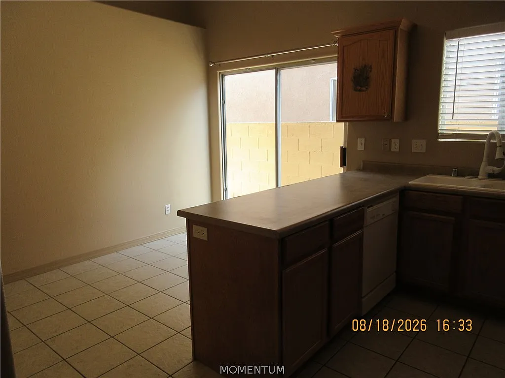 3 bed, 2.0 bath, 1173 sqft, $1,375 — Photo 4