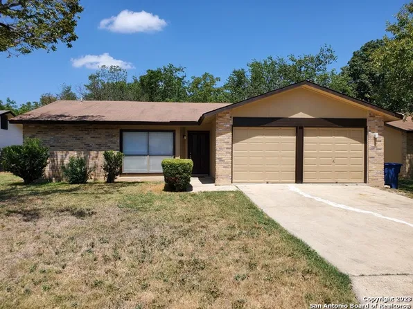 915 Hayloft Ln, San Antonio, TX 78245