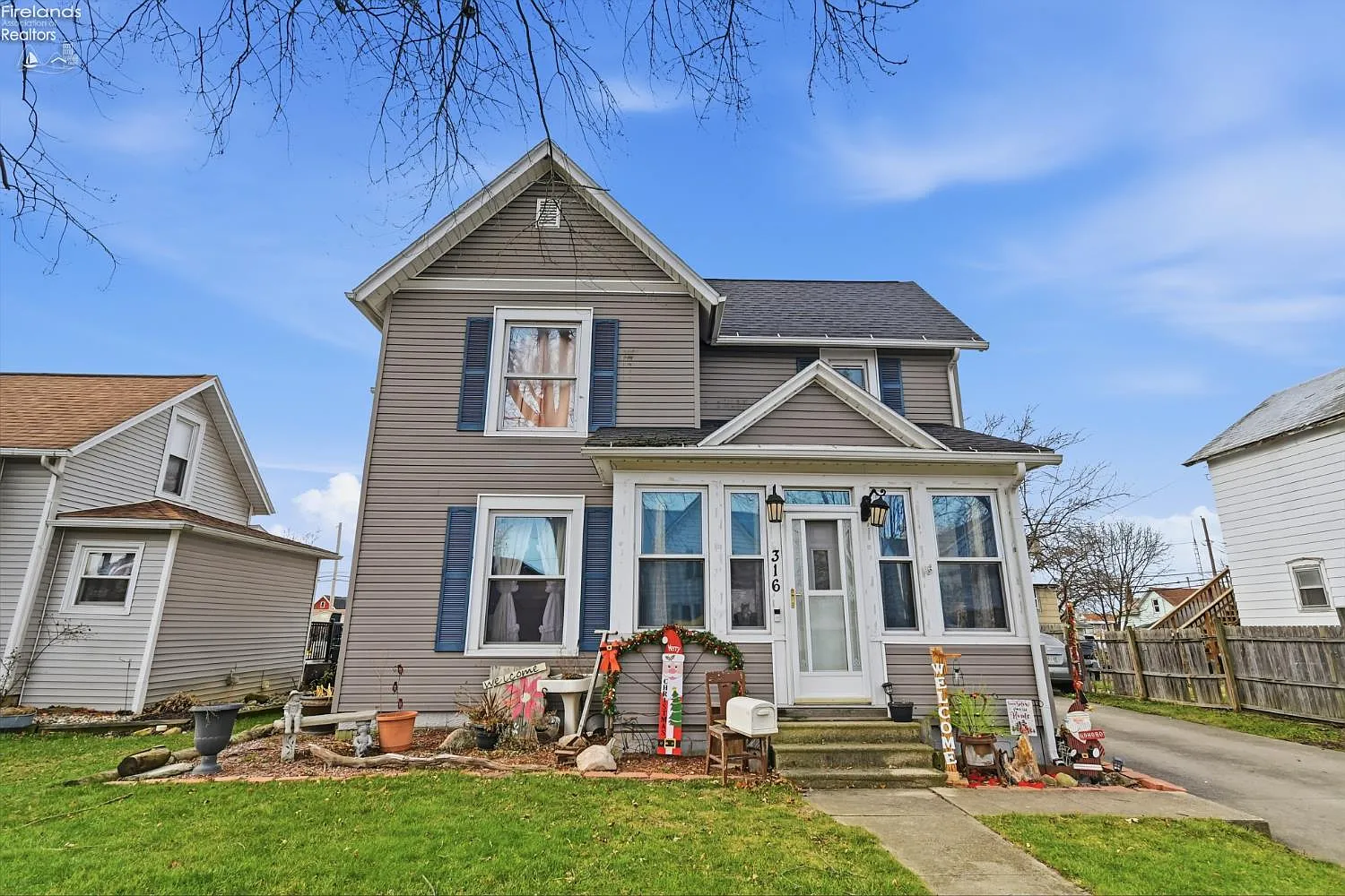 316 Maplewood St photo 1
