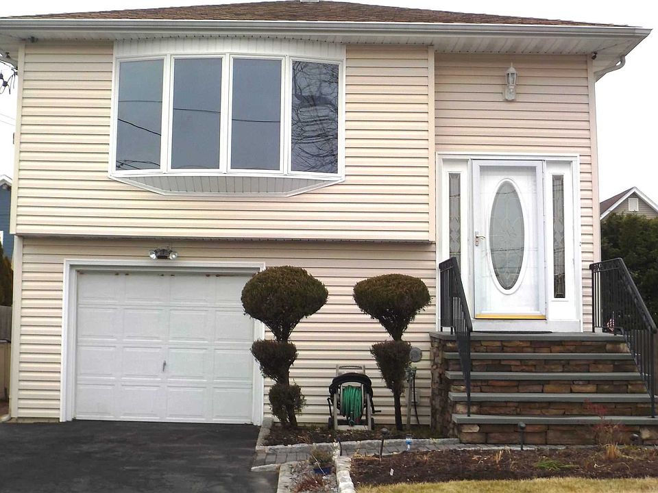 1st image of 854 W Bay Dr