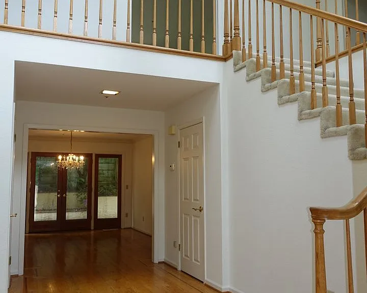 455 Old Oak Ct — Photo 4