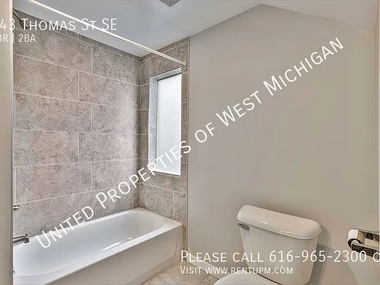 743 Thomas St SE — Photo 17