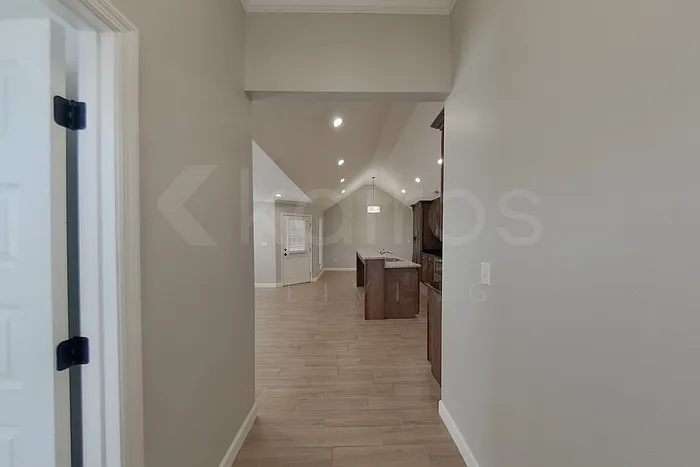 4 bed, 2.0 bath, 1600 sqft, $2,075 — Photo 2