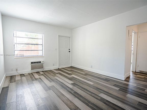 Spacious Living / Dining room, New AC units