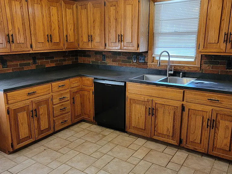 453 N Slade Ave — Photo 9