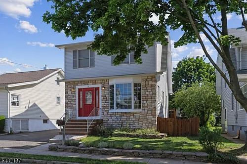 8 Garden Pl Photo 1