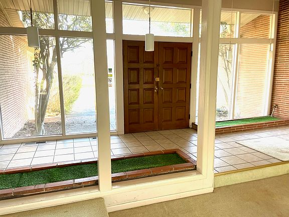 3rd image of 7 Pinewood Dr