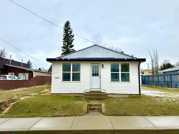 1144 E James Ave, Pincher Creek, AB T0K 1W0