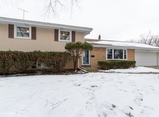 520 N Willow Wood Dr, Palatine, IL 60074